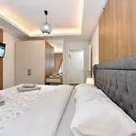 Colorist Hotel