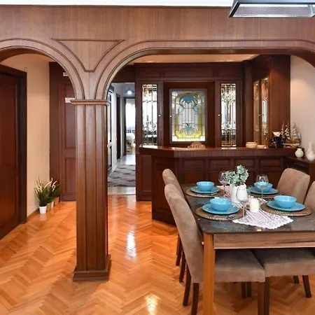 Colorist Apartment