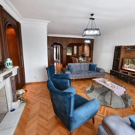 Colorist Apartment